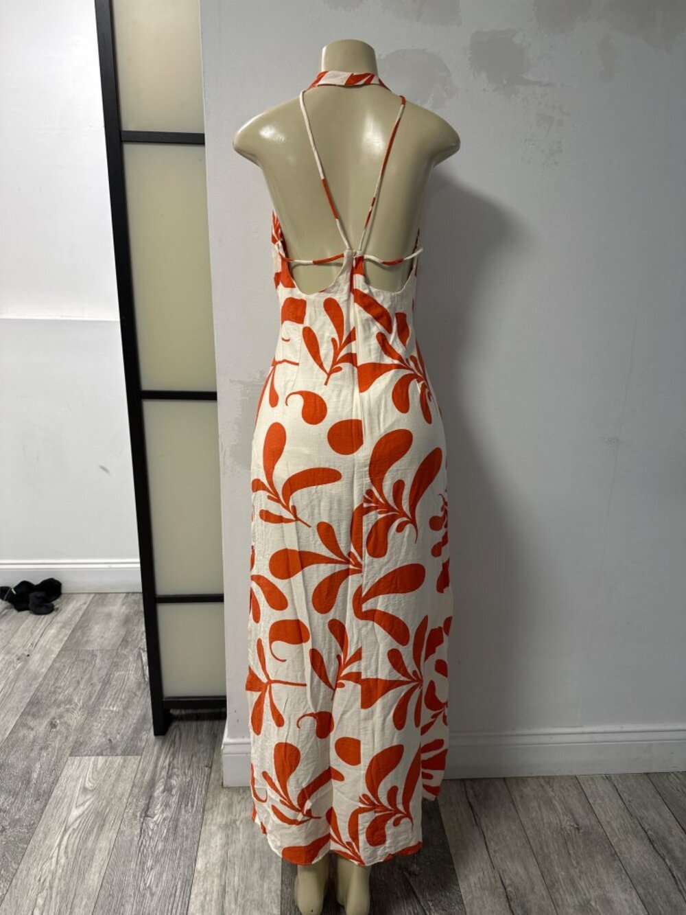 👗 Vestido Halter Floral Naranja y Crema 🌸🧡
